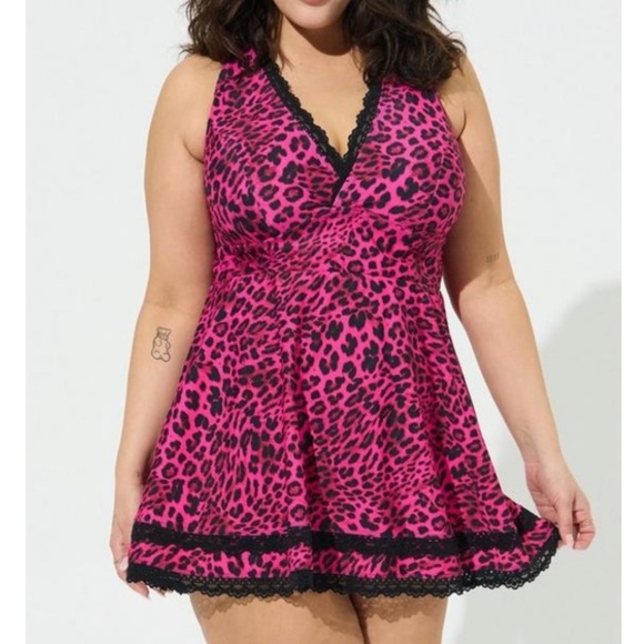 TORRID NWT WIRELESS MID LACE TRIMMED SWIM DRESS WITH BRIEF - Picture 1 of 5